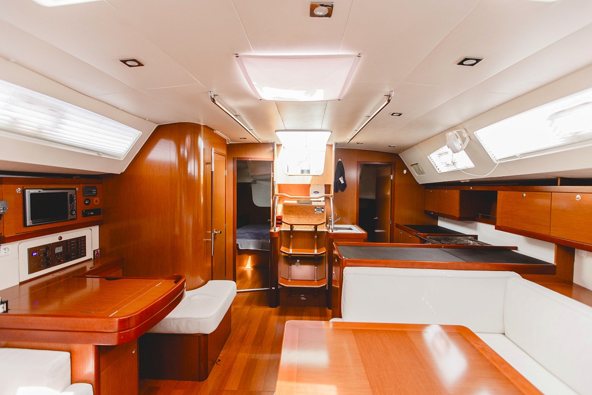 Аренда парусной яхты BENETEAU OCEANIS 50 в Сочи